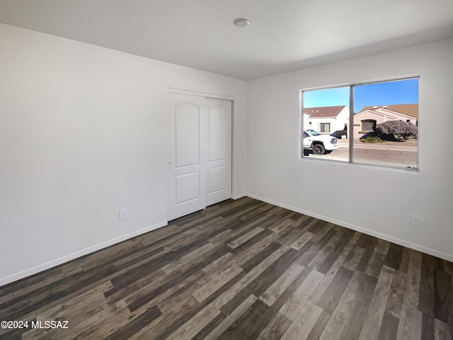 unfurnished room with dark hardwood / wood-style flooring