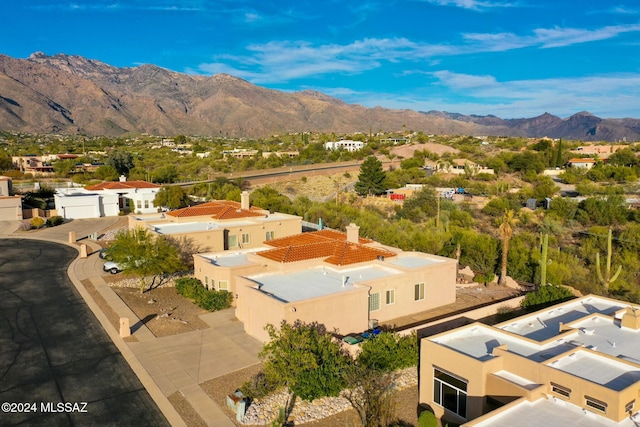 birds eye view of property featuring a mountain view