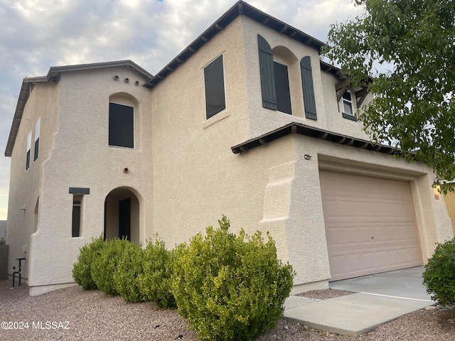 view of front facade with a garage