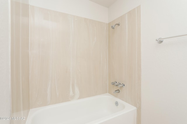 bathroom featuring tiled shower / bath combo