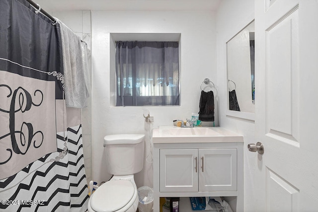 bathroom with a shower with curtain, vanity, and toilet