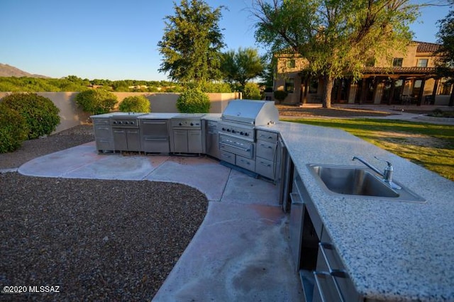 1608 Golden Gate Way, Tubac, AZ 85646 - view of patio featuring a sink