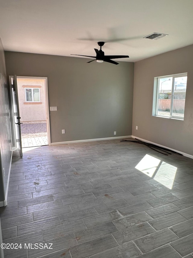 unfurnished room with dark wood-type flooring and ceiling fan