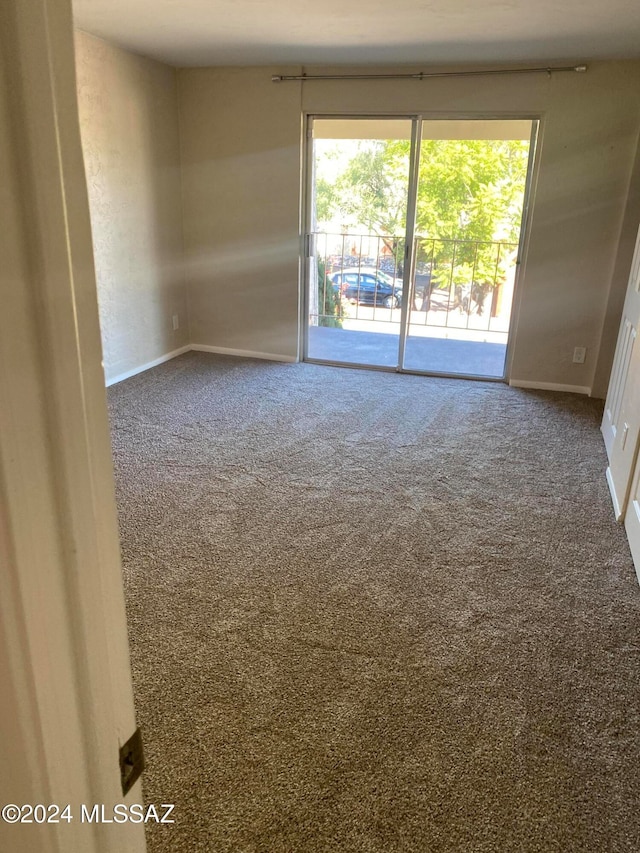 unfurnished room featuring carpet flooring