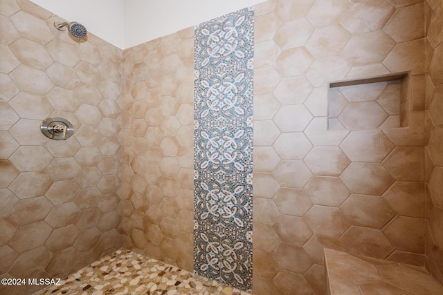 bathroom featuring a tile shower