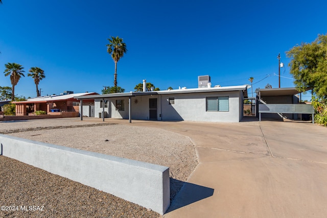 view of front of property featuring a carport