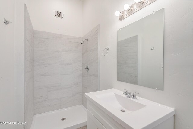 full bathroom featuring tiled shower / bath combo, toilet, vanity, and a skylight