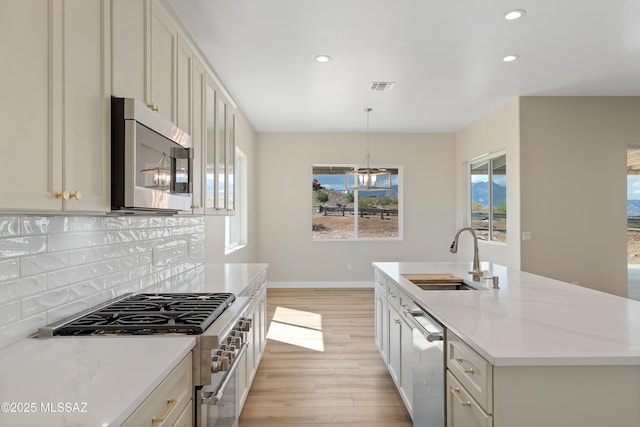 67620 E Lauren Pl, Oracle, AZ 85623 - kitchen featuring a sink, stainless steel appliances, light wood-style flooring, recessed lighting, and decorative backsplash