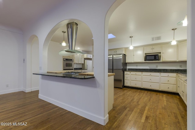 kitchen with visible vents, dark wood-style floors, freestanding refrigerator, fridge, and black microwave