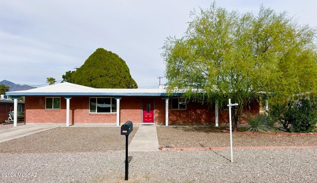 view of front of property