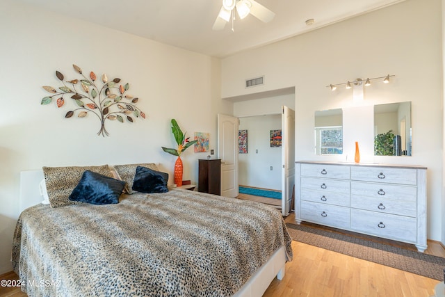 bedroom featuring light hardwood / wood-style floors and ceiling fan