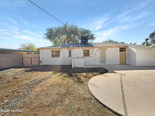 view of front of home featuring a patio area