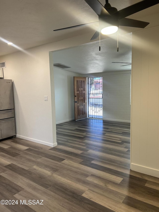 empty room featuring dark hardwood / wood-style floors and ceiling fan