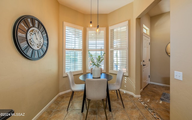 dining space with a notable chandelier