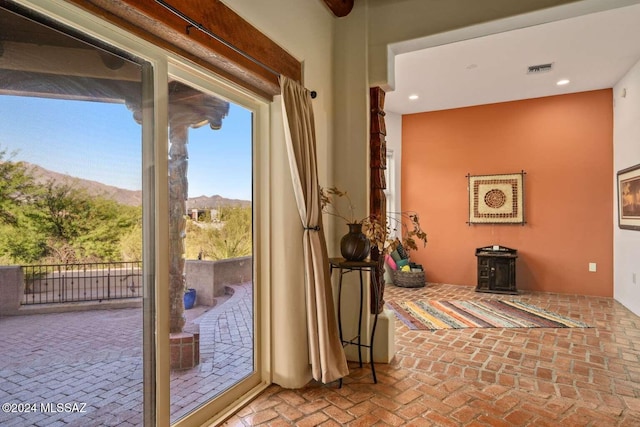 entryway featuring a mountain view