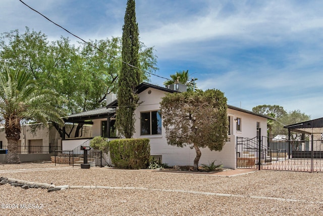 view of front of property