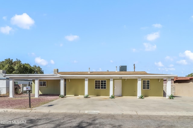 view of front of house featuring a carport