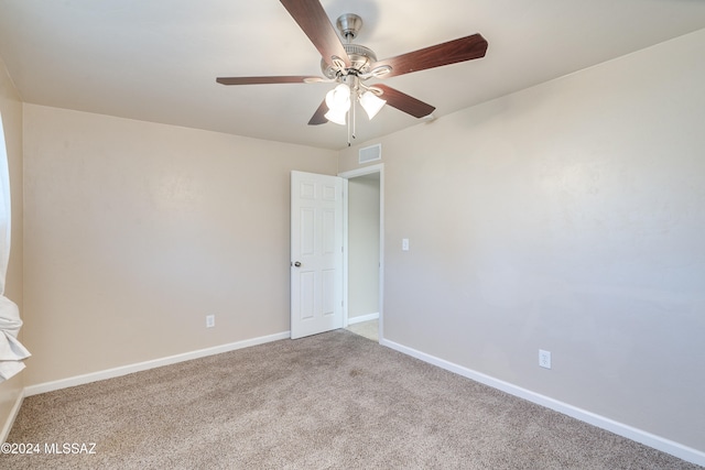 carpeted empty room featuring ceiling fan