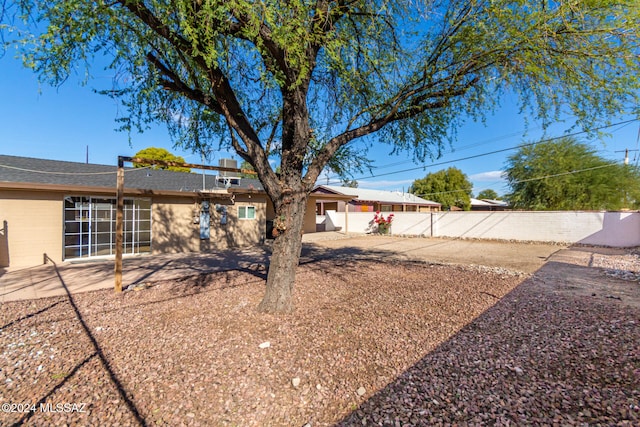 view of yard with a patio area