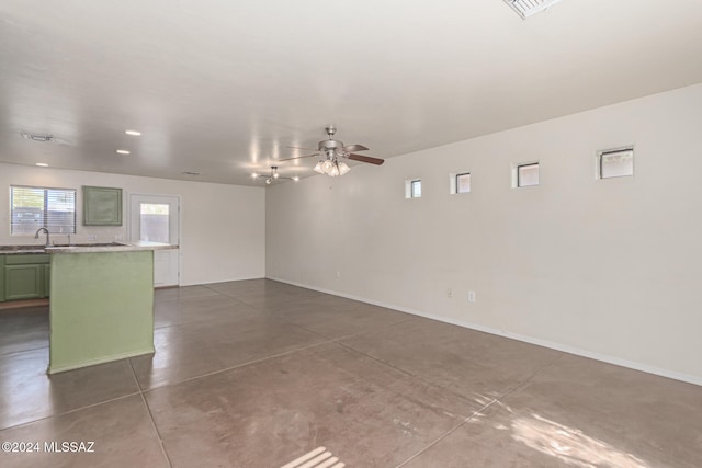 empty room with ceiling fan