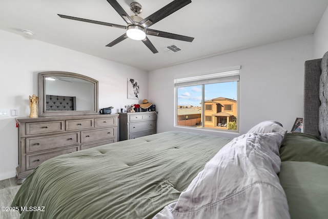 bedroom with ceiling fan