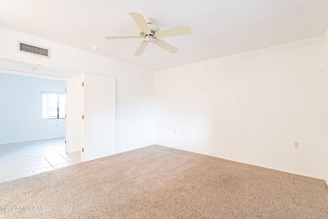 carpeted empty room featuring ceiling fan