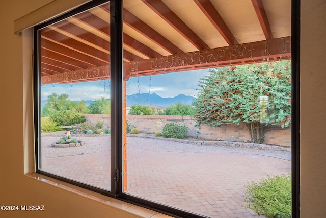 entryway featuring a mountain view