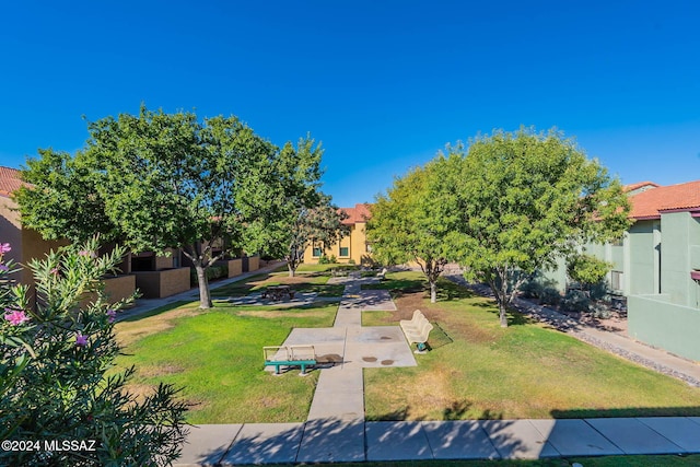 view of yard featuring a patio