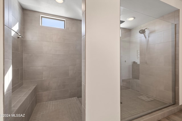 bathroom featuring a tile shower