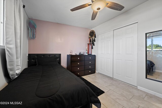 bathroom featuring curtained shower, decorative backsplash, toilet, and vanity