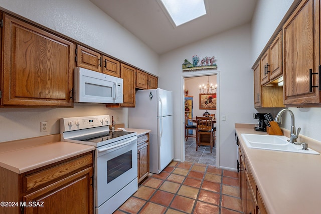 kitchen with vaulted ceiling, sink, a chandelier, and white appliances