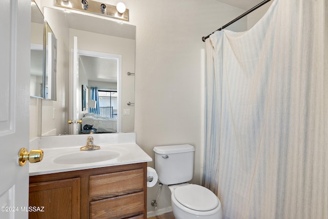 full bathroom featuring shower / tub combo with curtain, vanity, and toilet