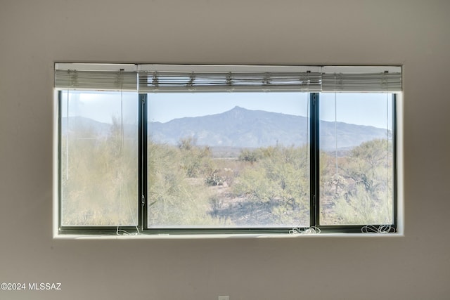 room details featuring a mountain view