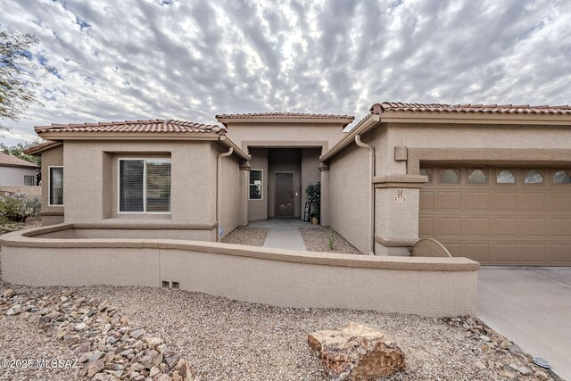 view of front of property featuring a garage