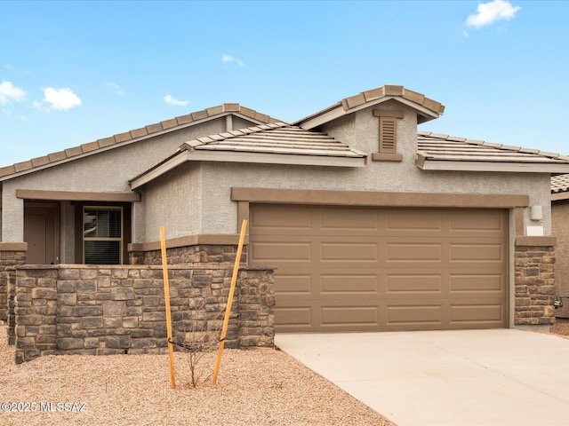 view of front facade with a garage