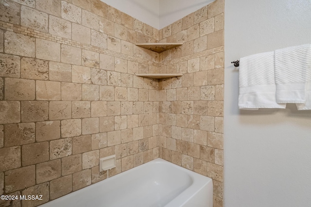 bathroom featuring tiled shower / bath combo