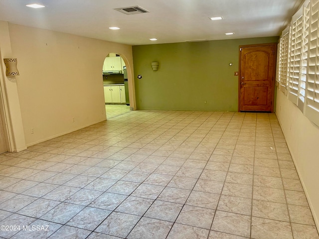 spare room featuring light tile patterned flooring