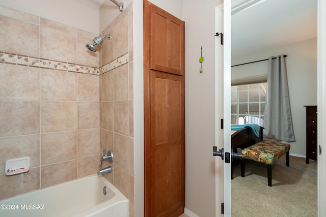 bathroom featuring tiled shower / bath combo