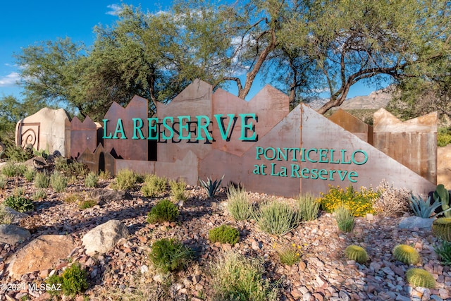 view of community / neighborhood sign