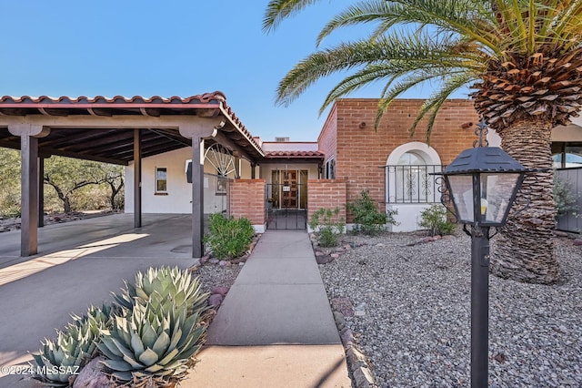 view of front facade featuring a carport