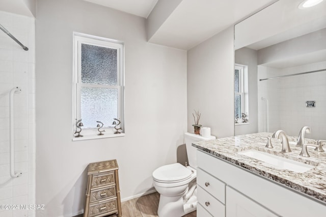 611 S Los Opalos, Green Valley, AZ 85614 - bathroom featuring a tile shower, toilet, wood finished floors, vanity, and baseboards