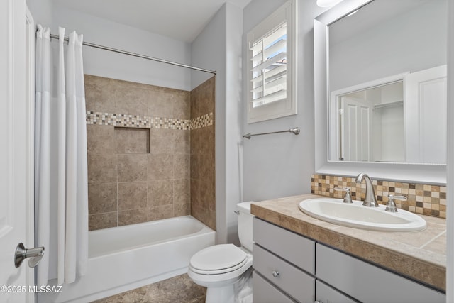 60241 E Arroyo Grande Dr, Oracle, AZ 85623 - bathroom with backsplash, shower / bathtub combination with curtain, vanity, and toilet