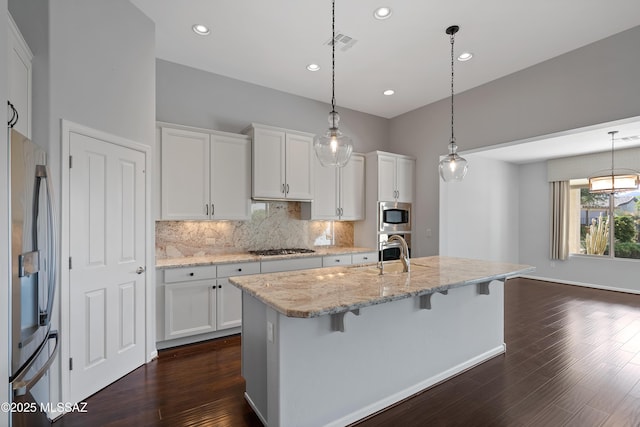 60241 E Arroyo Grande Dr, Oracle, AZ 85623 - kitchen with appliances with stainless steel finishes, a sink, backsplash, dark wood finished floors, and white cabinets