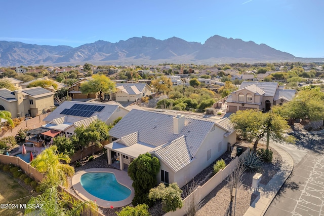 birds eye view of property featuring a residential view and a mountain view