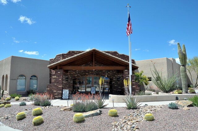 view of front of home featuring a mountain view