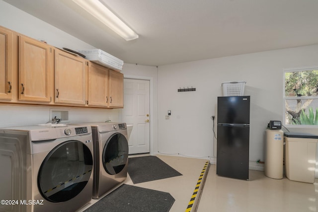 washroom with cabinets and independent washer and dryer