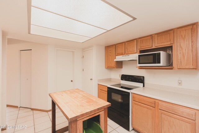 kitchen featuring ceiling fan and light tile patterned floors