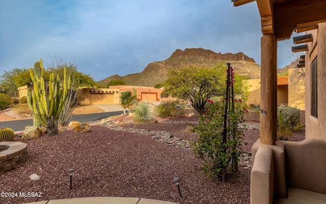 view of yard featuring a mountain view and a garage