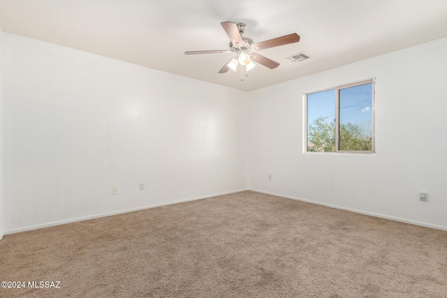 unfurnished room with carpet flooring and ceiling fan