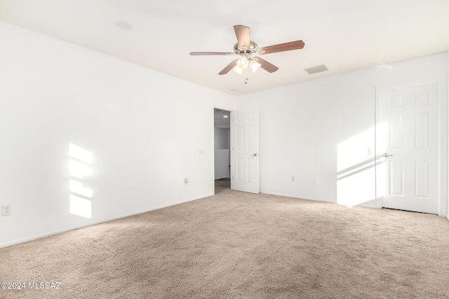 carpeted empty room featuring ceiling fan